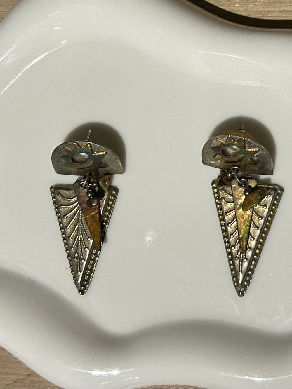 Vintage-Inspired Gold Tone Geometric Dangle Earrings